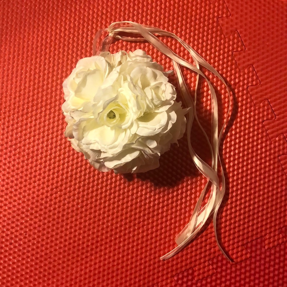 5” Flower ball off white roses with ribbon handle